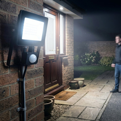 EL198826 | LED PIR 20W|6500k|1800lm FLOODLIGHT CAST ALUM.220-240V~IP65/IP54 GLASScover|BLACK|{enjoysimplicity}™